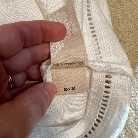 Soft Surroundings White Linen Blend Tunic Shirt Pearl Buttons Lace Hems Size M - Picture 11 of 11